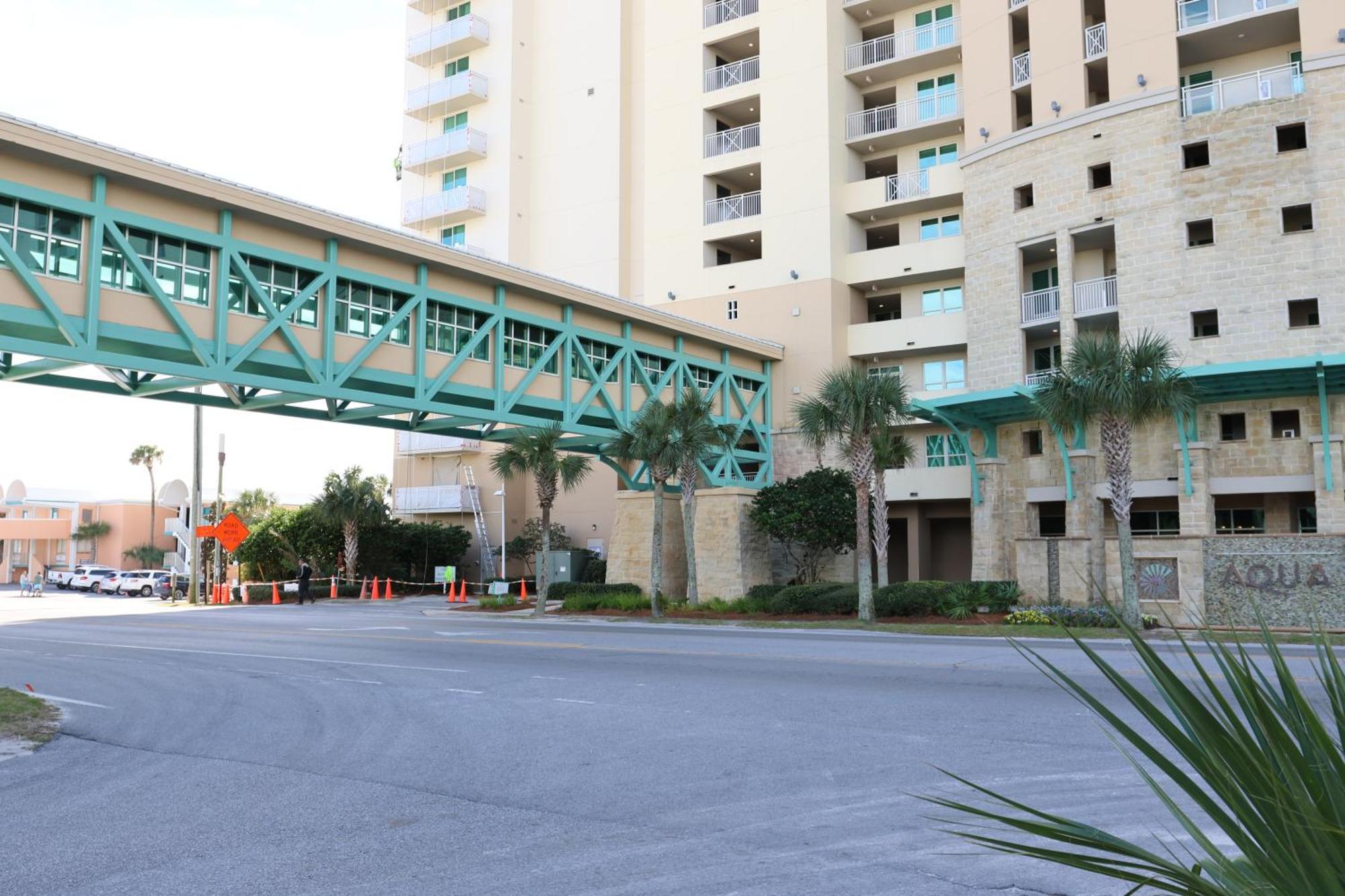 Aqua 1504 Beachfront With Free Chairs Apartment