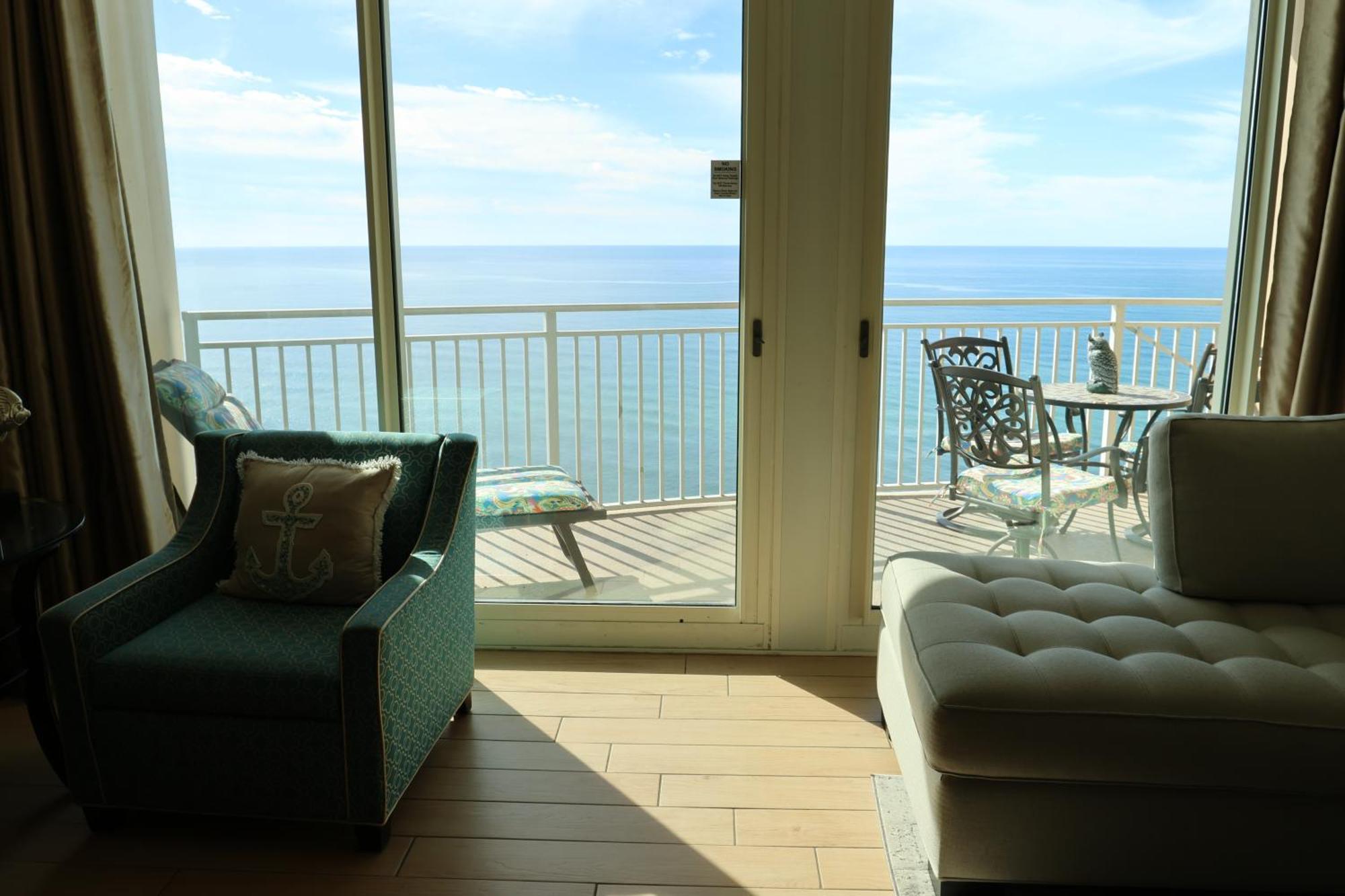Aqua 1504 Beachfront With Free Chairs