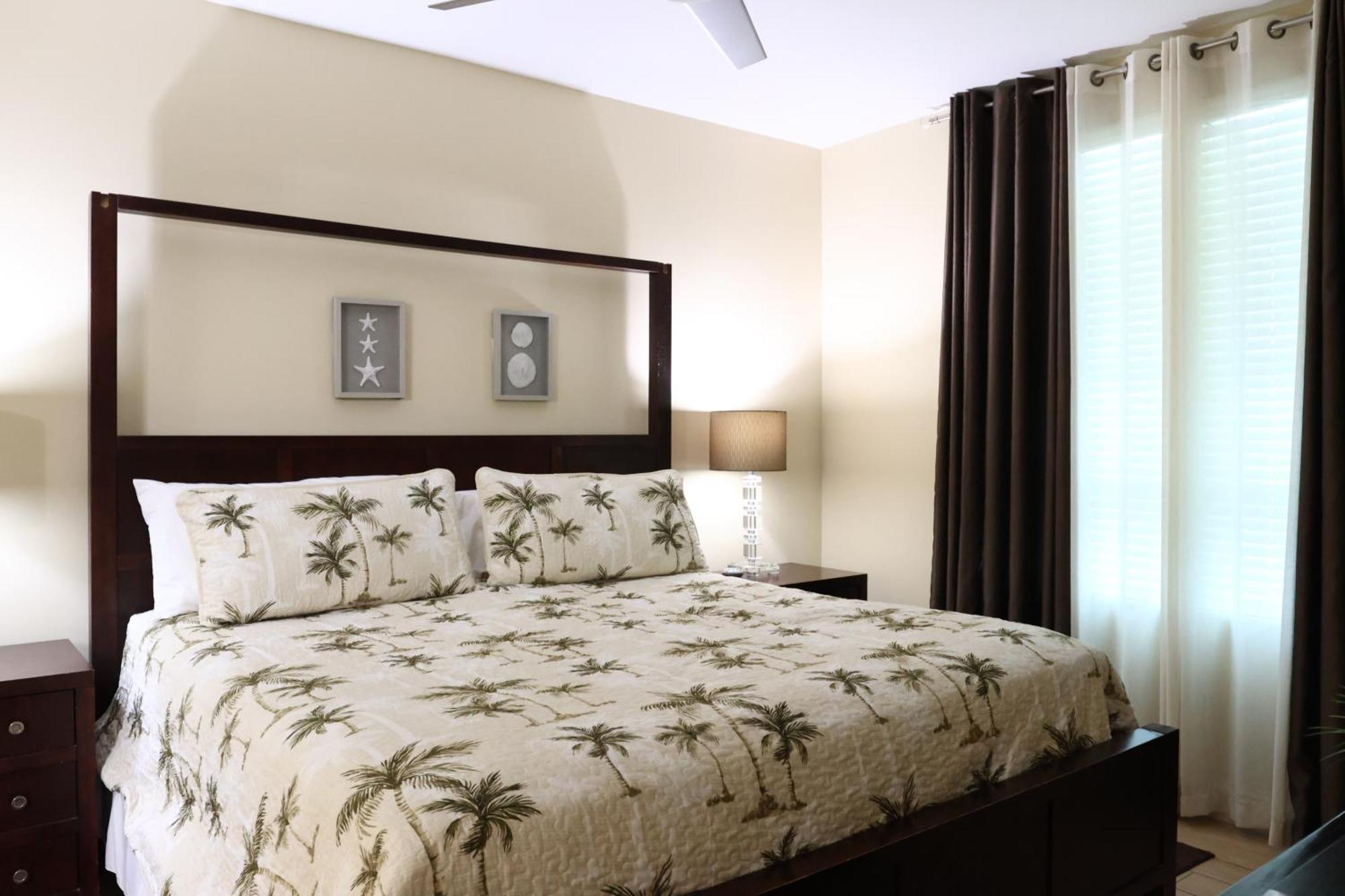 Aqua 1504 Beachfront With Free Chairs Apartment *