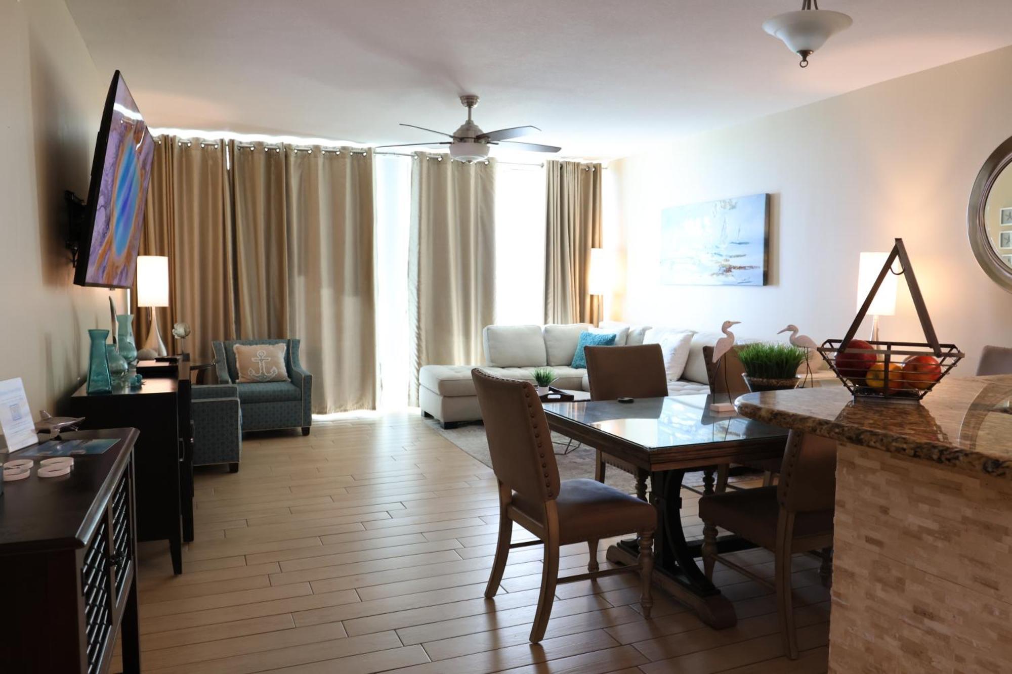 Aqua 1504 Beachfront With Free Chairs