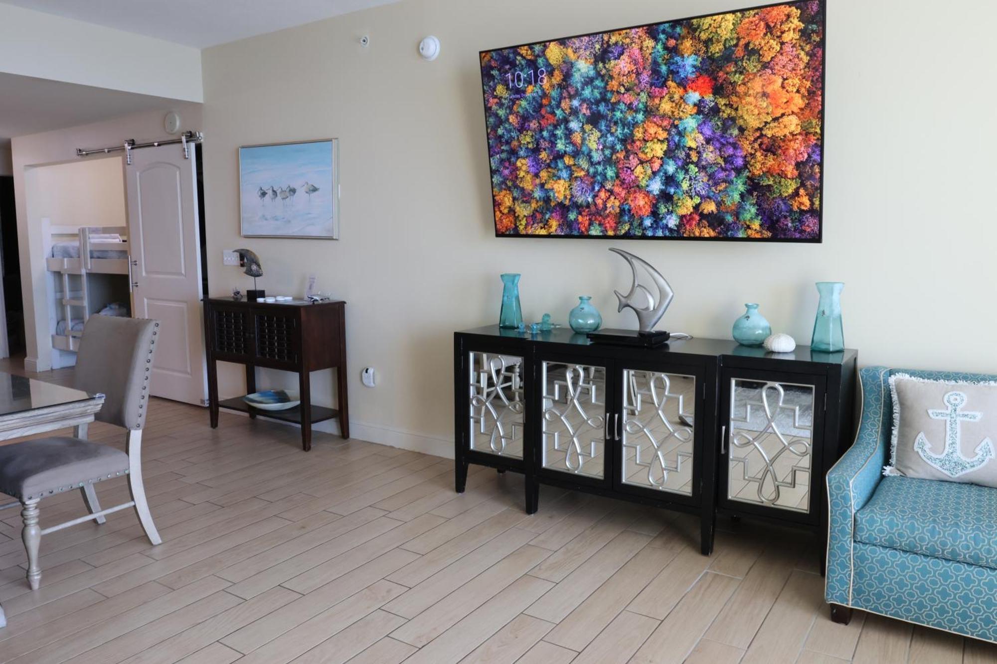 Aqua 1504 Beachfront With Free Chairs Apartment