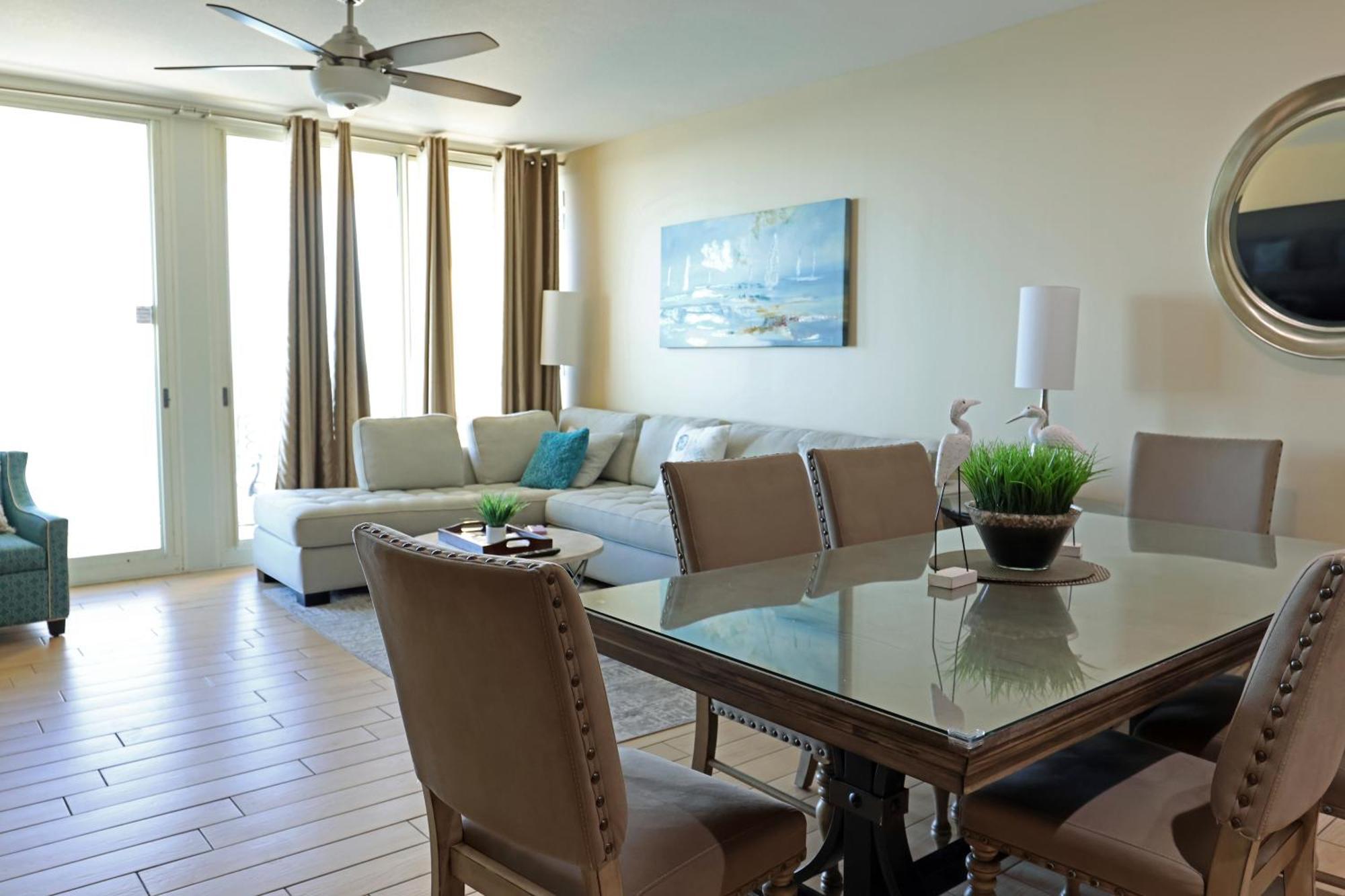 Aqua 1504 Beachfront With Free Chairs Apartment