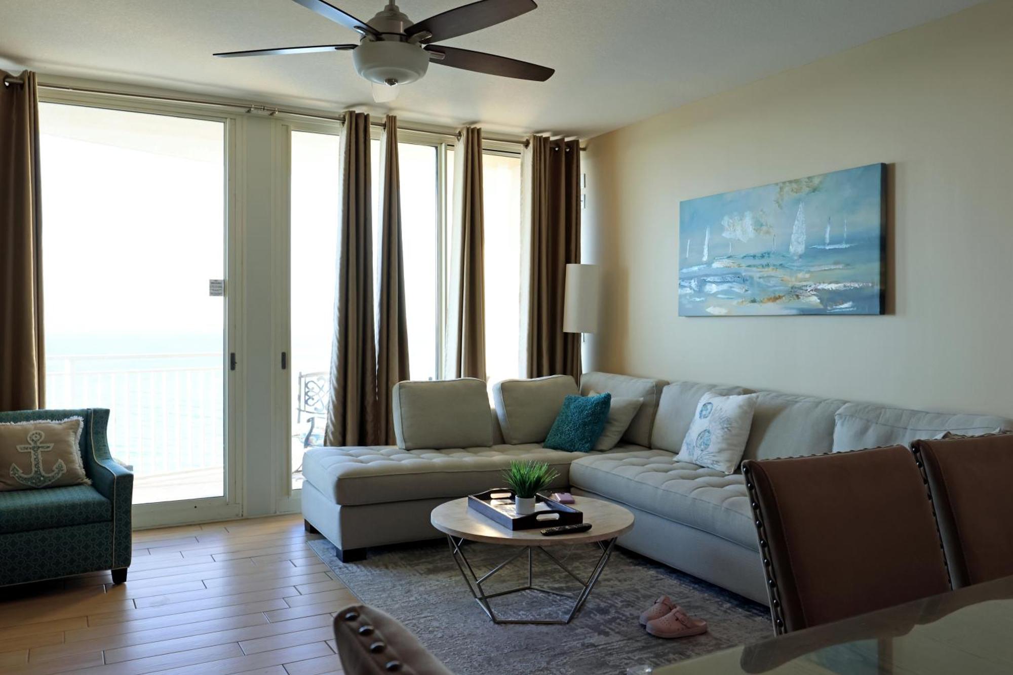 Aqua 1504 Beachfront With Free Chairs Apartment *